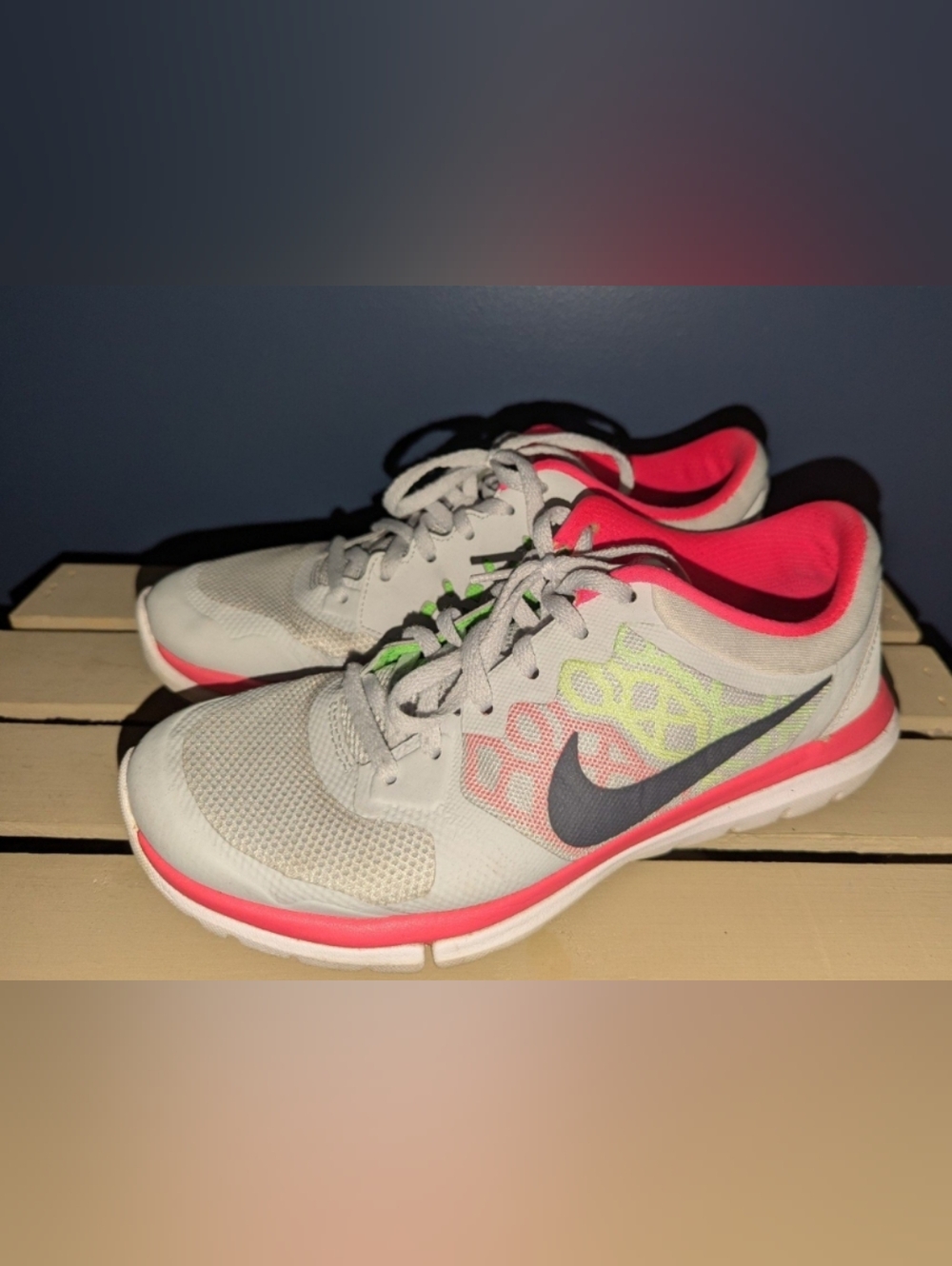 Nike Women's Gray & Pink Athletic Training Shoes